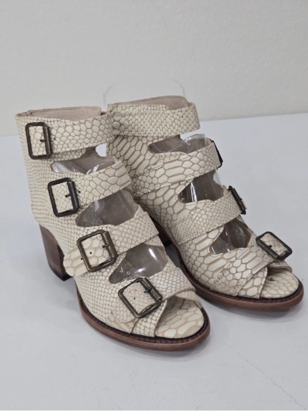 Freebird Quail Leather Heeled Sandals Buckle Straps Snake Print White Womens 6